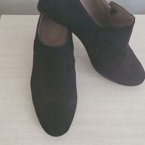 Hey you size 12M ladies! Look👀at this week's gems. I sold my 1st pair!